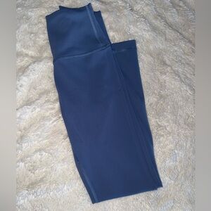 Lululemon Wondertrain Size 4. Oasis Blue.